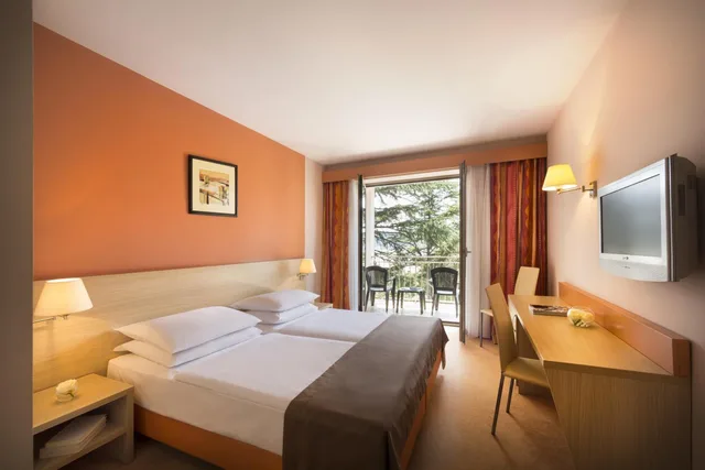 غرفة سوبيريور بسريرين منفصلين بشرفة، Remisens Hotel Lucija 2/8