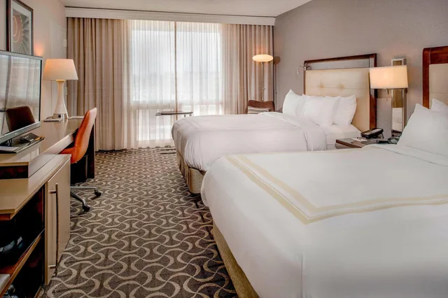 غرفة بسريرين مزدوجين، Marriott St. Louis Airport 1/8