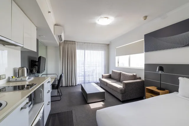 City, Studio, King Bed، Oaks Townsville Metropole Hotel 10/10