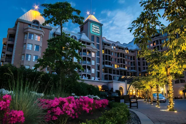 Signature, Suite, Double Bed, Harbour View, Sofa, Grand Pacific Hotel 1/1