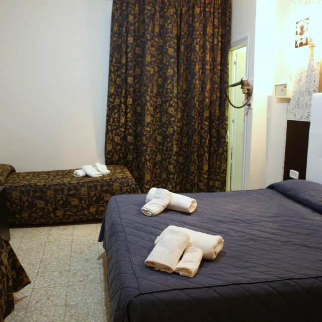 غرفة رباعية، Hotel Busignani 3/9