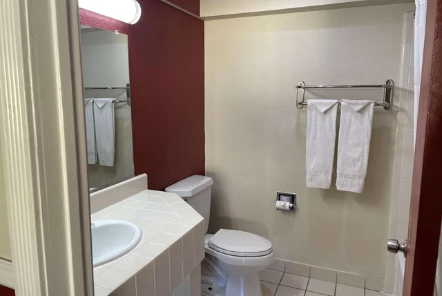 استوديو بسرير كينج، Mission Inn and Suites 7/7