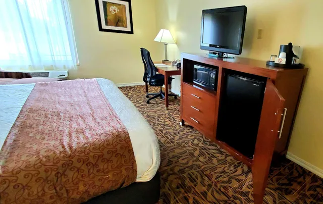 غرفة قياسية بسرير كوين لذوي الإعاقة، Best Western Plus Northwoods Inn 6/10