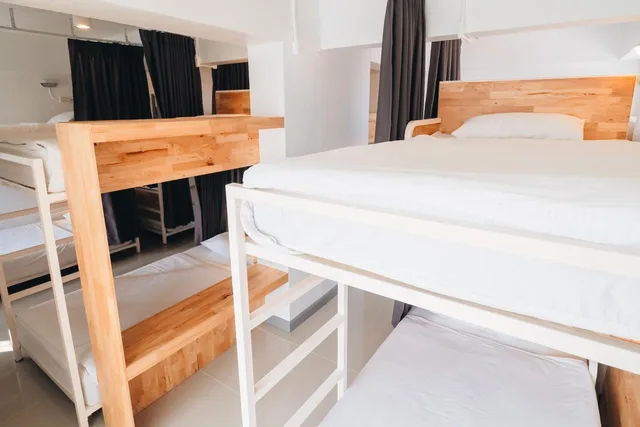 Mixed Dorm, Loyy Hotel 4/10