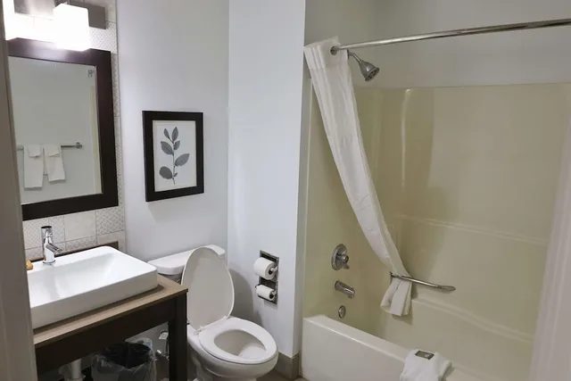 جناح بسرير كينج بحوض جاكوزي، Country Inn And Suites By Radisson Sparta 5/7
