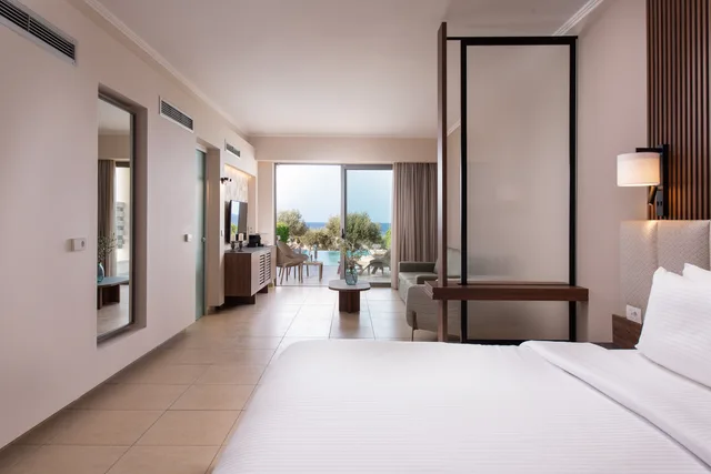 جناح جونيور بإطلالة على البحر بمسبح خاص، Kresten Royal Euphoria Resort 2/5