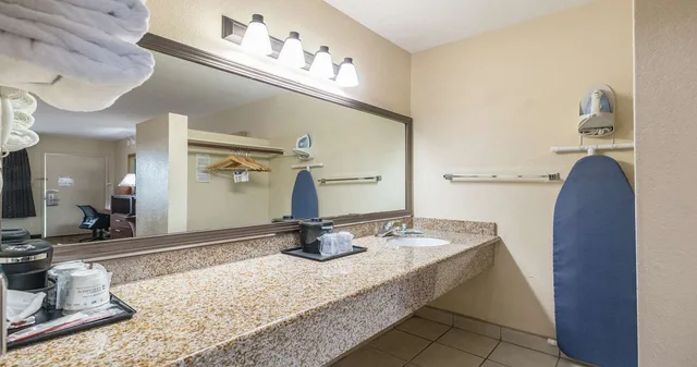 غرفة بسرير كينج، Best Western Roseville Inn 2/2