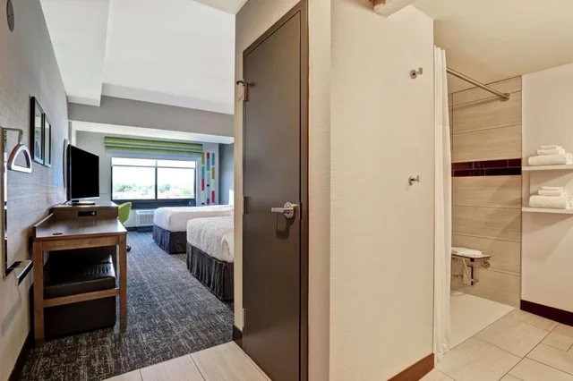 غرفة بسرير كينج وسريرين كوين لذوي الإعاقة، Hampton Inn St Catharines Niagara On 9/9