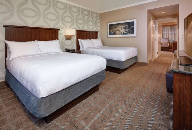 جناح بسريرين كوين مع أريكة، Embassy Suites by Hilton San Diego La Jolla 1/2