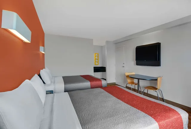 Premium, 2 Queen Beds, Motel6 Cutler Bay, FL - Miami 2/10