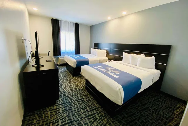 غرفة بسريرين كوين بمطبخ صغير، Days Inn Suites By Wyndham Horn Lake Graceland Area 5/5