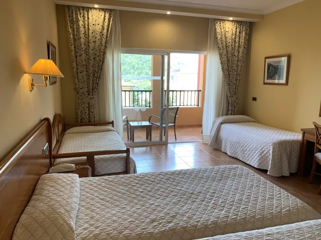 غرفة رباعية بأربعة أسرّة بإطلالة على البحر بشرفة، Hotel Bordoy Don Antonio (ex Continental Don Antonio) 8/10