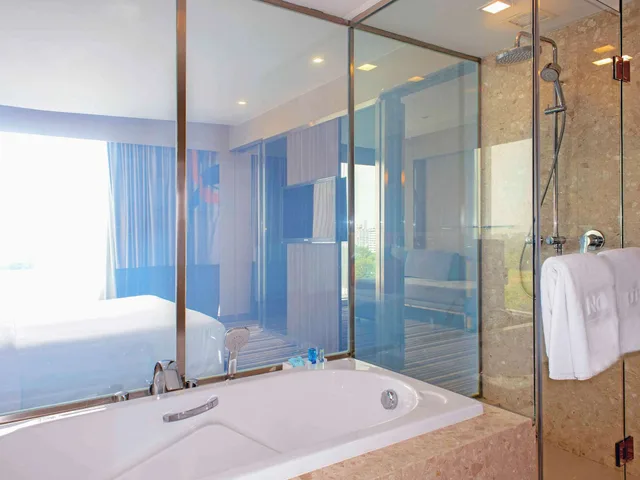 جناح بريميير بسرير كينج، Novotel Bangkok Impact 5/7