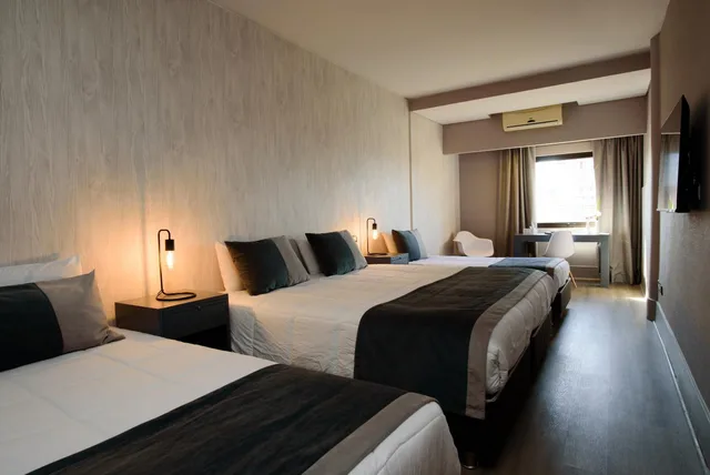 غرفة قياسية رباعية بسرير مزدوج وسريرين منفصلين، Believe Madero Hotel 1/6
