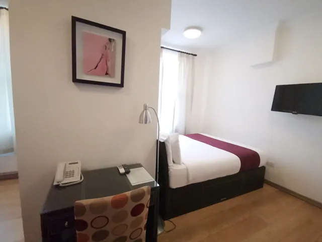 Luxury Double room, The Royale Chulan Hyde Park 2/9