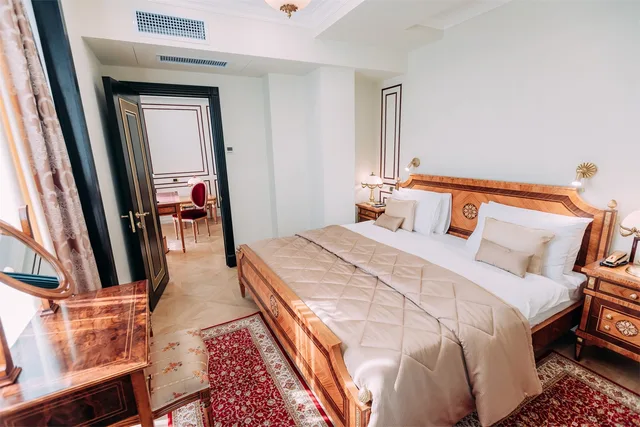 جناح بريميير، Golden Palace Hotel Yerevan 1/3