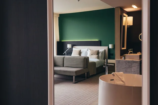 جناح كلوب، Crowne Plaza Geneva 2/3