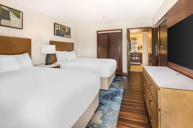 جناح بريميير بسريرين مزدوجين بغرفة نوم واحدة لذوي الإعاقة، Hokulani Waikiki By Hilton Grand Vacations 1/6