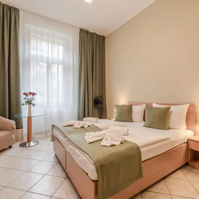 غرفة بسرير مزدوج أو سريرين منفصلين بحمام خاص، Brixen Prague 3/10