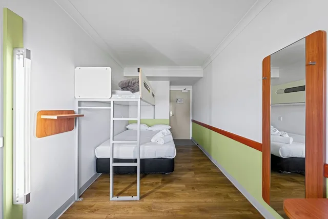 غرفة عائلية بسرير كوين وسرير فردي، Imperial Motel Windsor 3/3