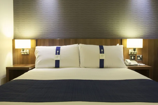 غرفة بسريرين منفصلين مع أريكة لذوي الإعاقة، Holiday Inn Express Edinburgh Airport Ex Quality Edinburgh Airport 7/10