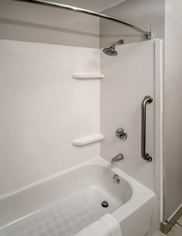جناح بسرير كينج مع أريكة، Holiday Inn Express Hotel & Suites Pikeville 3/4