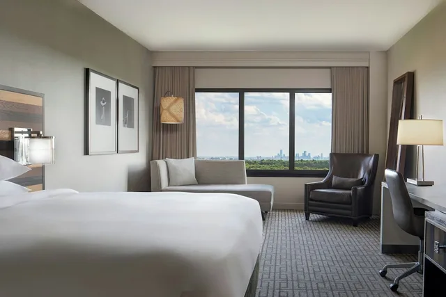 غرفة كلوب بسرير كينج، Renaissance Austin Hotel 2/10