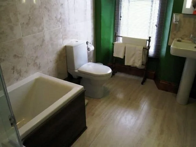 غرفة بريميير بسرير مزدوج وسرير فردي بإطلالة على الجبل، College House 3/3