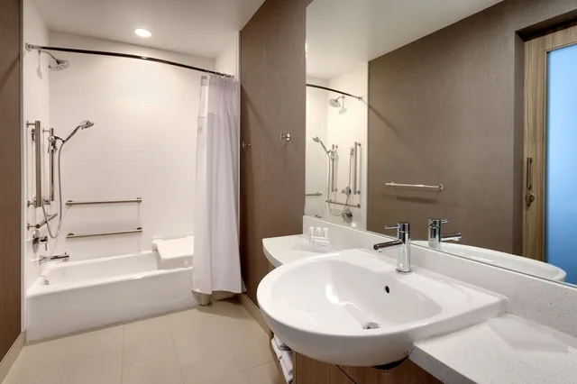 جناح بسرير كينج مع أريكة لذوي الإعاقة، SPRINGHILL SUITES IDAHO FALLS 7/9