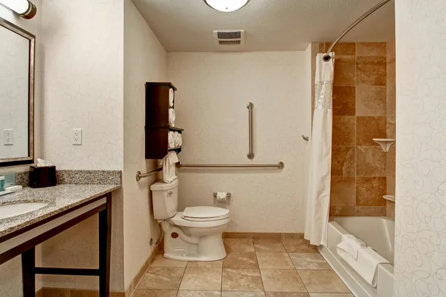 غرفة بسرير كينج، Hampton Inn Suites By Hilton Red Deer 5/6