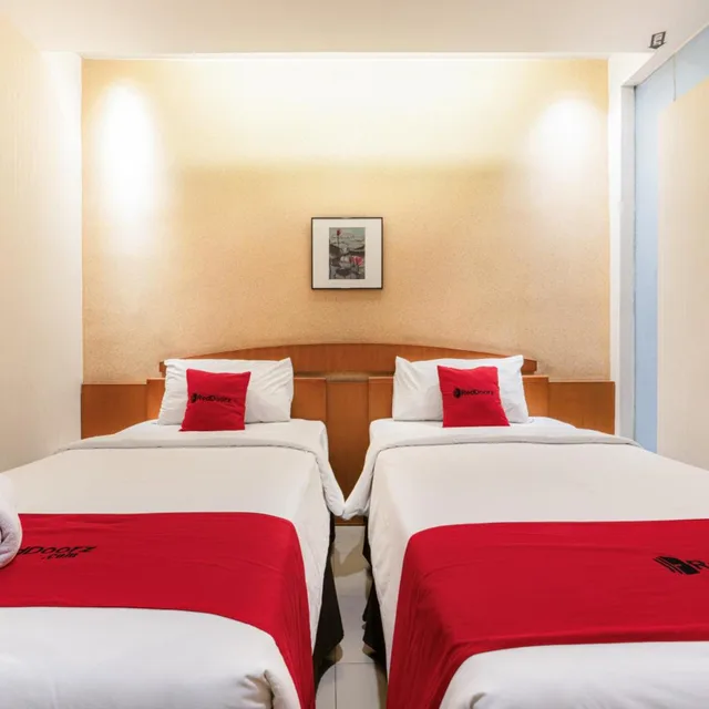 Room, Double Bed, RedDoorz Plus @ Cipaganti Street 3 2/9