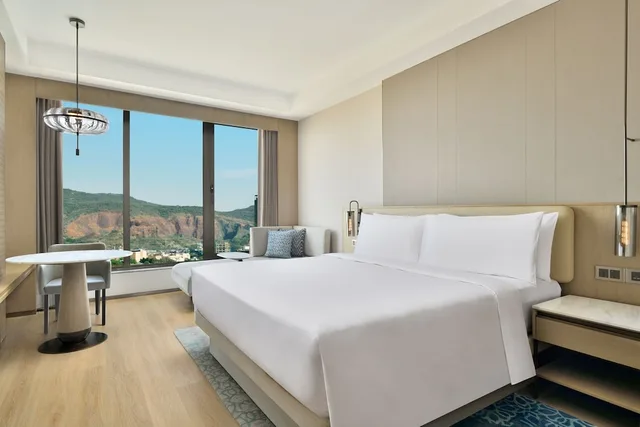 غرفة بريميير بسرير كينج بإطلالة على المدينة، Navi Mumbai Marriott Hotel 3/10
