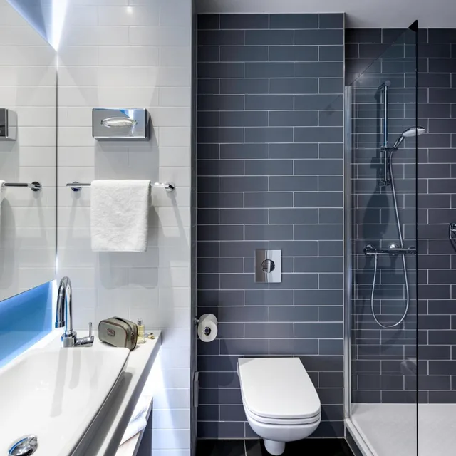 غرفة قياسية بسرير كينج وسرير كوين بإطلالة على الفناء، Holiday Inn Express Regensburg 5/8