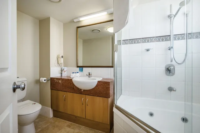 شقة بسريرين كوين وسريرين منفصلين بشرفة بـ3 غرف نوم، LANDMARK RESORT 10/10