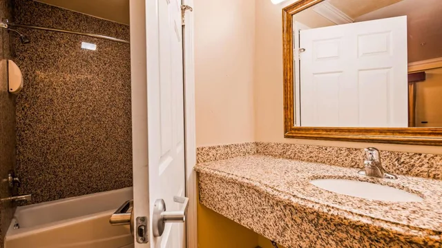 جناح ديلوكس بسرير كوين، Motel6 South Gate, CA 8/10
