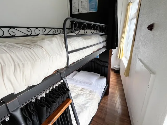 غرفة بسريرين منفصلين وسرير بطابقين، Guest House Umikaji - Hostel 1/4