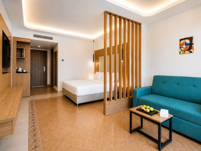 غرفة ملكية كلوب بإطلالة جزئية على البحر، Regency Plaza Aqua Park Spa Resort 3/8