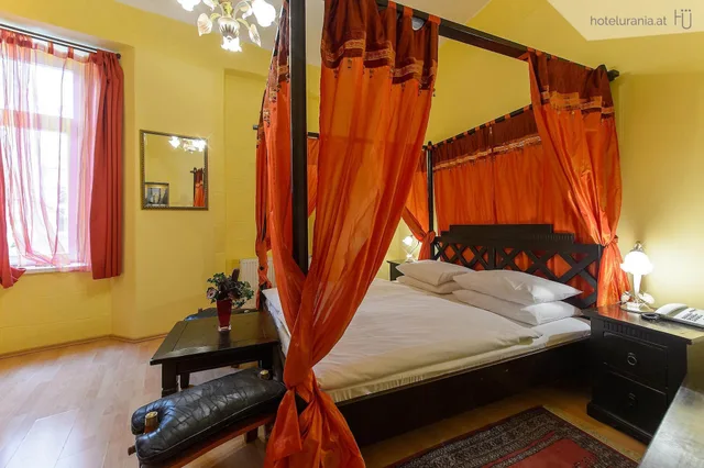 Theme, Double Bed، Hotel Urania 4/4