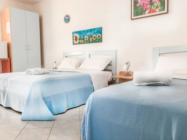 غرفة قياسية ثلاثية بسرير مزدوج وسرير فردي، Hotel I Colori Del Mare 2/5