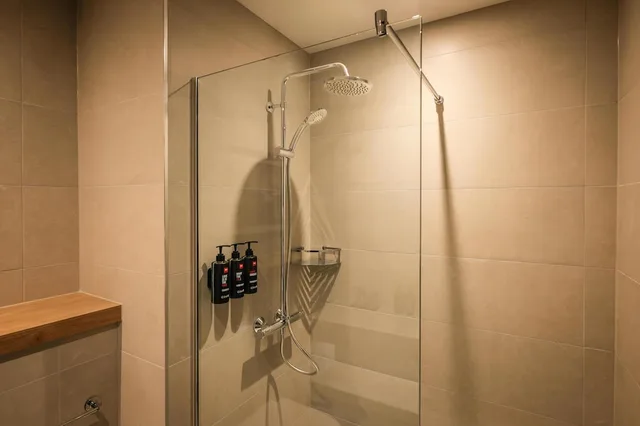 غرفة بريميوم بسرير كينج، Radisson RED Galway 9/9