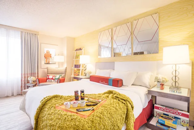 Fun and Games, King Bed، The Curtis Denver a DoubleTree by Hilton Hotel 3/7