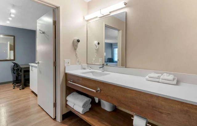 Deluxe, King Bed, Accessible, Extended Stay America San Jose - Milpitas Mccarthy Ranch 6/6