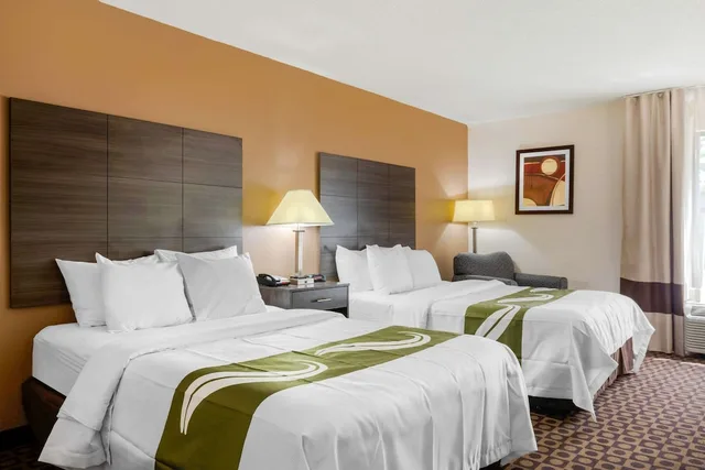 غرفة قياسية بسريرين مزدوجين، Quality Inn High Point - Archdale 1/6