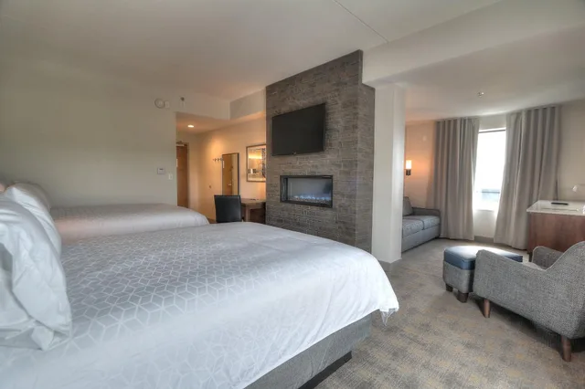 جناح بإطلالة على النهر بغرفة نوم واحدة في الطابق العلوي، Holiday Inn & Suites Pigeon Forge Convention Center (ex Econo Lodge Hotel) 3/9