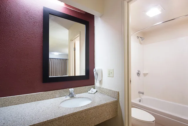 غرفة ديلوكس بسريرين مزدوجين، Red Roof Inn Madison 5/5