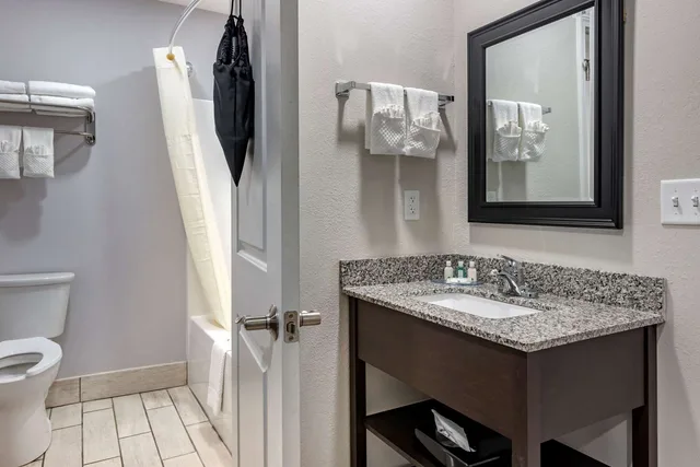 غرفة بسريرين كوين، Spark by Hilton Evansville Downtown 3/3