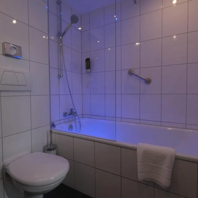 غرفة رباعية، TOP Hotel Hohenstaufen 5/8