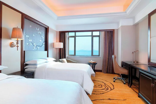 غرفة بسرير مزدوج بإطلالة على البحر، Sheraton Shantou Hotel 2/8