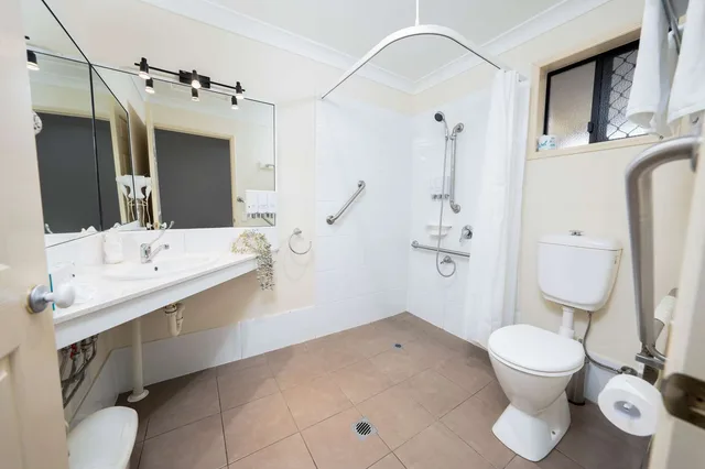غرفة بسرير كوين وسرير فردي لذوي الإعاقة، Best Western Tuscany On Tor Motor Inn 3/3