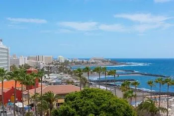 غرفة قياسية بشرفة بإطلالة جزئية على البحر، Iberostar Waves Bouganville Playa 2/2